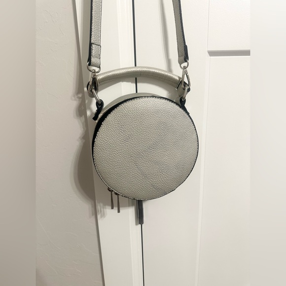 Topshop Round Sliver Crossbody Bag - Picture 6 of 13